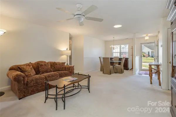 11 Briarbrook RD, Fletcher, NC 28732