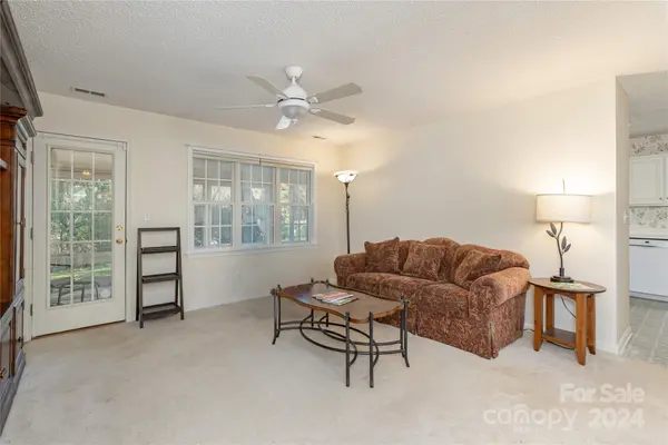 11 Briarbrook RD, Fletcher, NC 28732