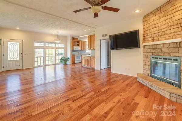 6 Enochs WAY, Fletcher, NC 28732