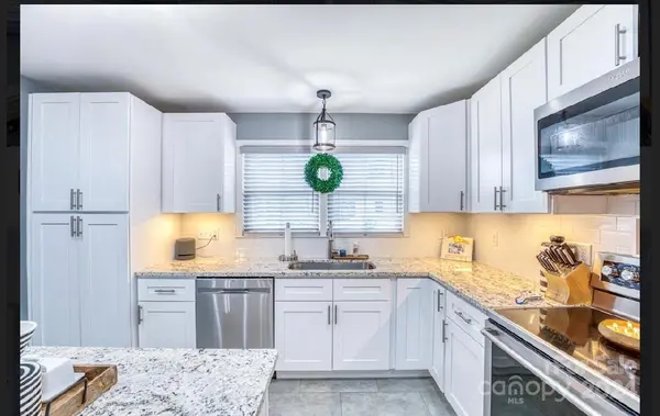 150 Cedar LN, Arden, NC 28704