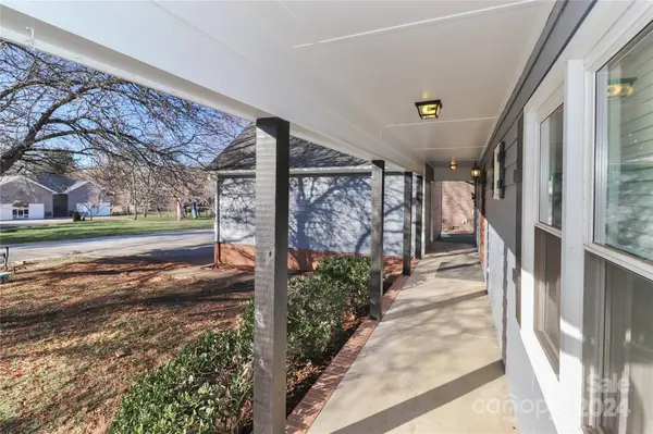 8443 Middleton CIR, Harrisburg, NC 28075