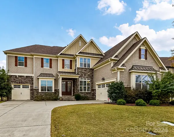 17422 Hawkwatch LN, Charlotte, NC 28278
