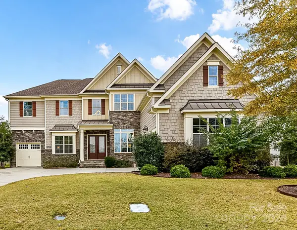17422 Hawkwatch LN, Charlotte, NC 28278