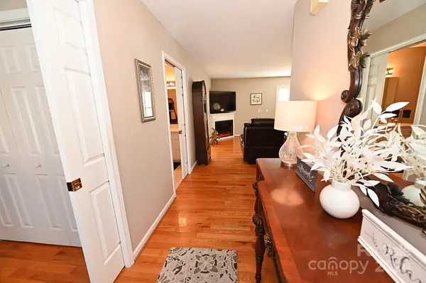 1284 Wexford Village CIR, Lenoir, NC 28645