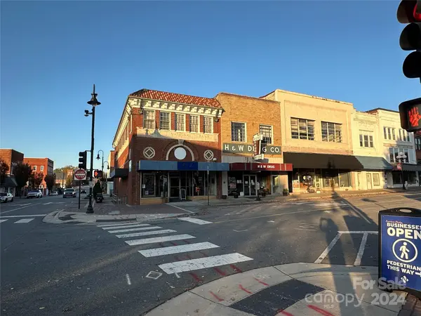 12 E 1st ST, Newton, NC 28658