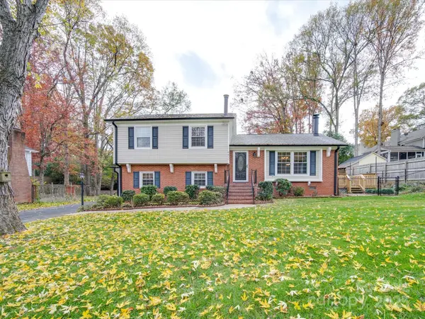 6815 Castlegate DR, Charlotte, NC 28226