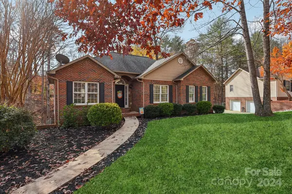 818 17th Avenue DR SE, Hickory, NC 28602