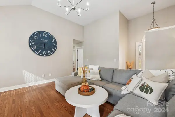 818 17th Avenue DR SE, Hickory, NC 28602