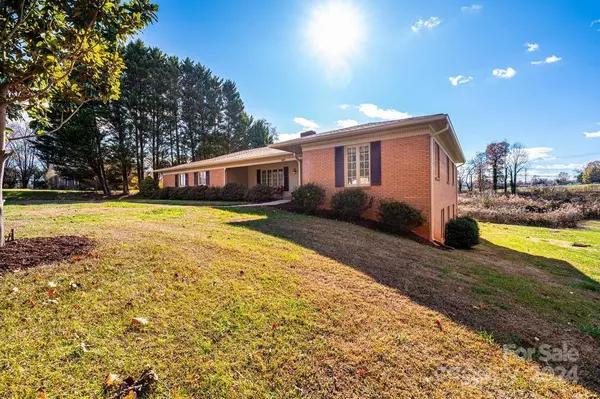 1032 E 23rd ST #6G, Newton, NC 28658