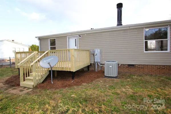 5811 Monarch PASS, Claremont, NC 28610