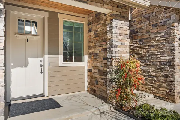 520 Sweet Birch Park LN, Black Mountain, NC 28711