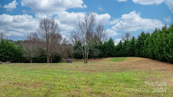 3357 Lilac LN, Hudson, NC 28638