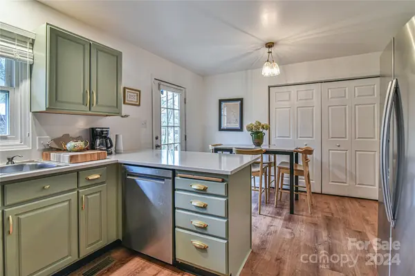 455 New Haw Creek RD, Asheville, NC 28805