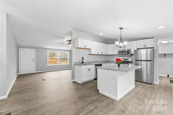 2330 West View Acres Avenue EXT, Hickory, NC 28601