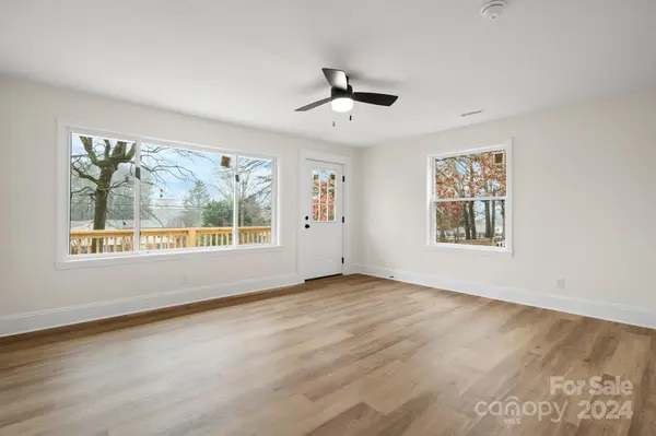 4196 Fairview Hills DR, Granite Falls, NC 28630