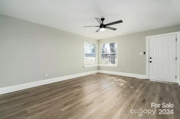 1327 F AVE SE, Hickory, NC 28602