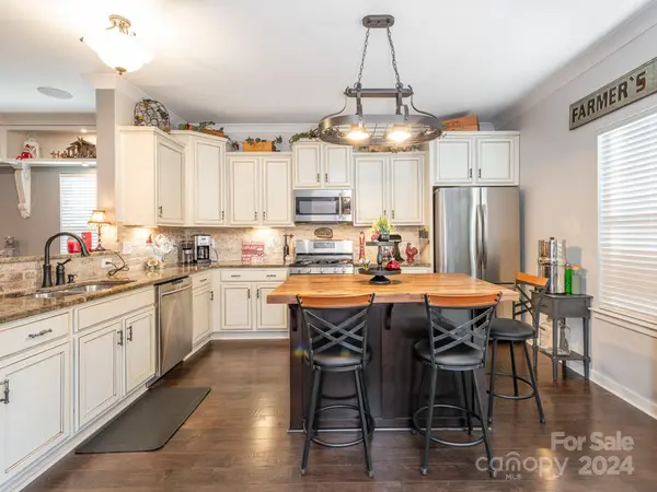 7004 Mclothian LN, Huntersville, NC 28078