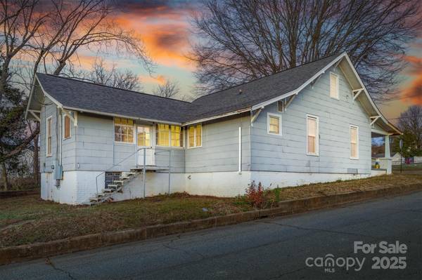 400 N Ashe AVE, Newton, NC 28658