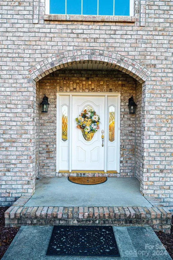 1107 Fox Chase DR, Newton, NC 28658