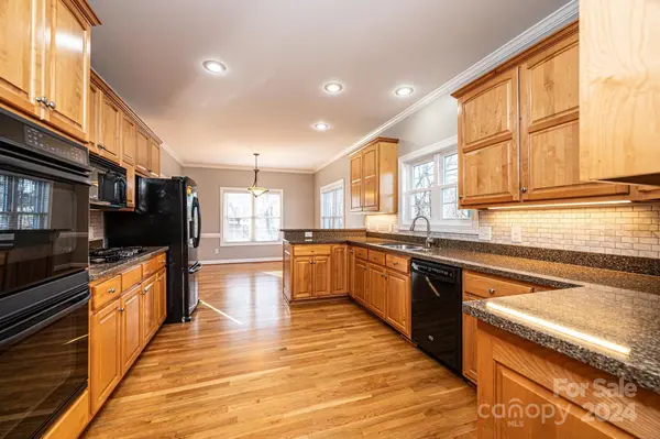 1107 Fox Chase DR, Newton, NC 28658