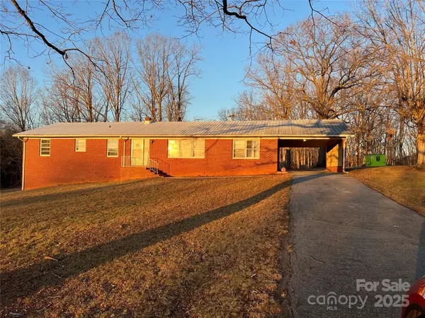 605 Clarksbury CHurch RD, Thomasville, NC 27360