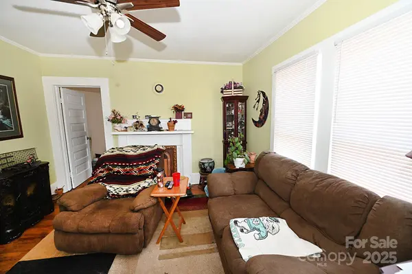 2423 2nd AVE SW, Hickory, NC 28602