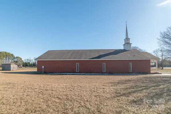 2216 Hwy 151 HWY, Darlington, SC 29540