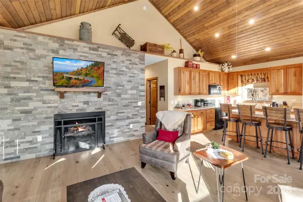 35 Santa Rosa DR, Sylva, NC 28779