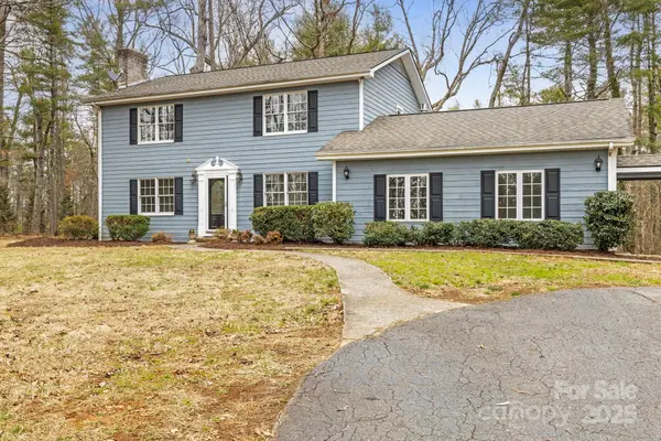 17 Hampton DR, Weaverville, NC 28787