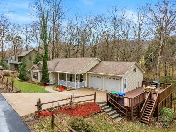 27 Oakwood RD, Candler, NC 28715