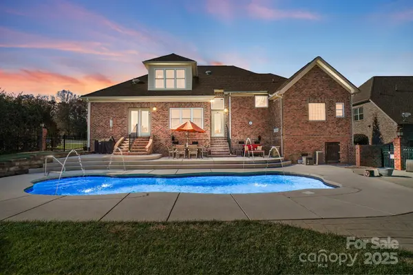 2444 Shiny Leaf DR, Denver, NC 28037