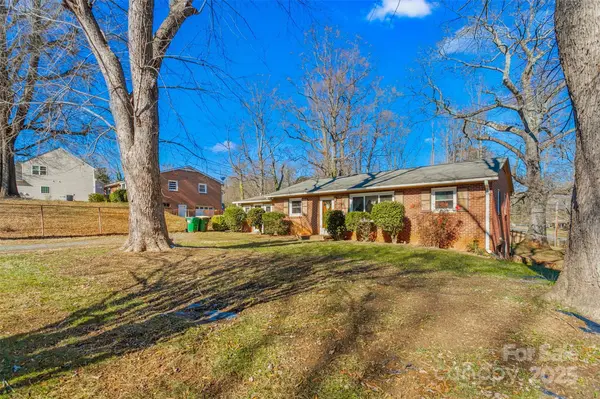4645 Boxwood DR, Walkertown, NC 27051