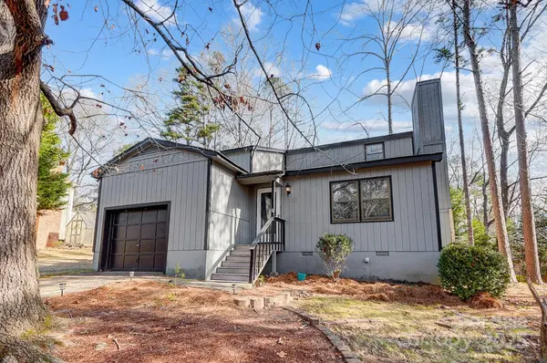 1061 Woodlake LN, Tega Cay, SC 29708