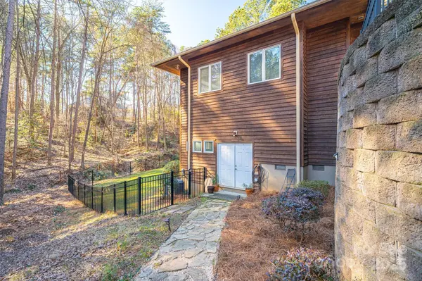 9065 Burroughs CT, Sherrills Ford, NC 28673