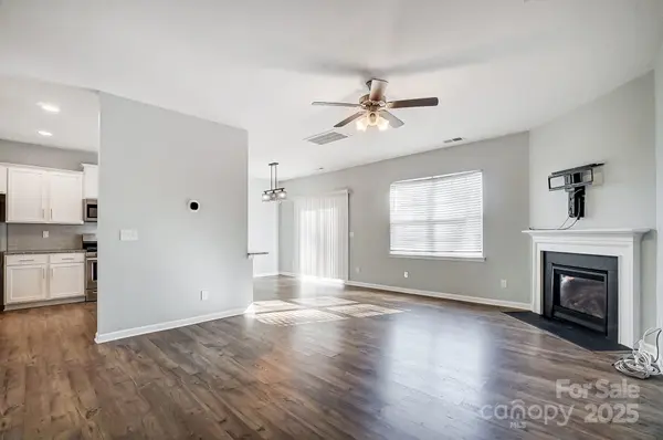 2224 Apple Glen LN, Charlotte, NC 28269