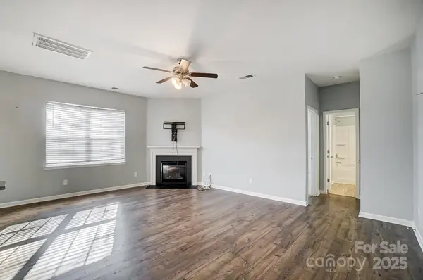 2224 Apple Glen LN, Charlotte, NC 28269