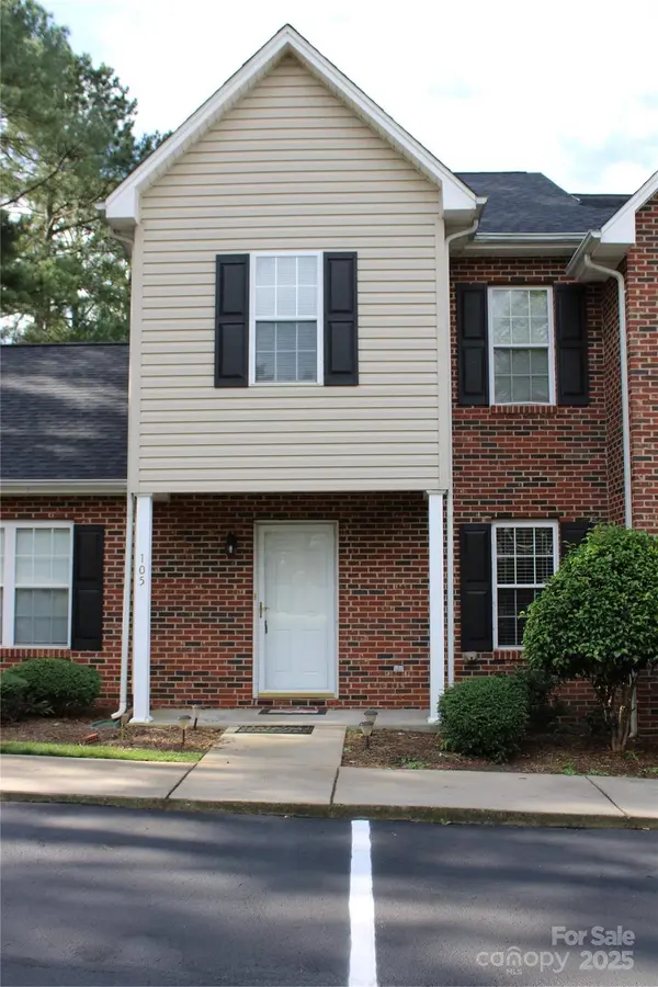 2240 15th AVE NE #UNIT 105, Hickory, NC 28601