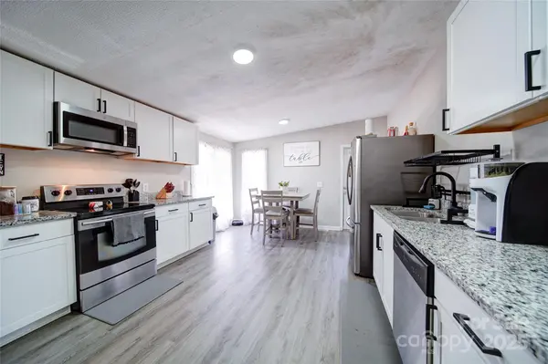 427 Twin Oaks RD, Statesville, NC 28625