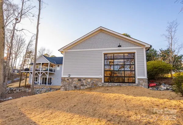 7476 Point ST, Denver, NC 28037