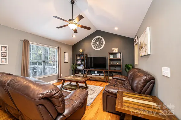 5241 Whitewater DR, Hickory, NC 28601