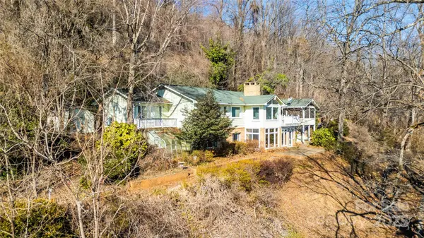 135 Valley View LN, Tryon, NC 28782