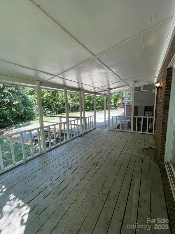 1615 Bonnie LN, Charlotte, NC 28213
