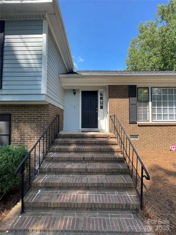1615 Bonnie LN, Charlotte, NC 28213