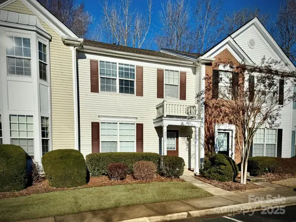 2711 Thornbush CT, Charlotte, NC 28270