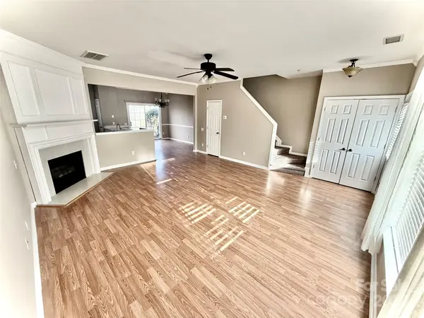 2711 Thornbush CT, Charlotte, NC 28270