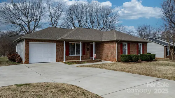 125 1st AVE N, Conover, NC 28613