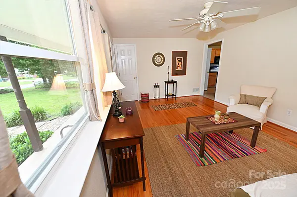 1051 17th AVE NW, Hickory, NC 28601