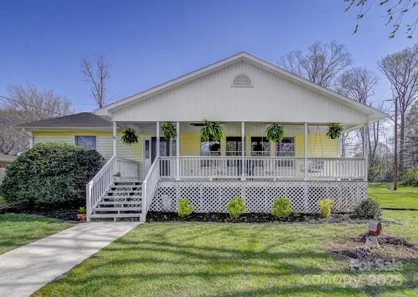 3 S Garden DR, Fletcher, NC 28732