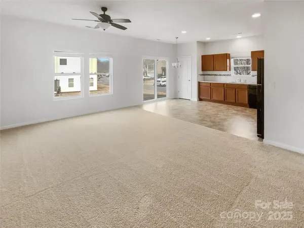 1633 Barroso LN, Charlotte, NC 28213