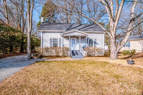 243 E Catawba AVE, Mooresville, NC 28115